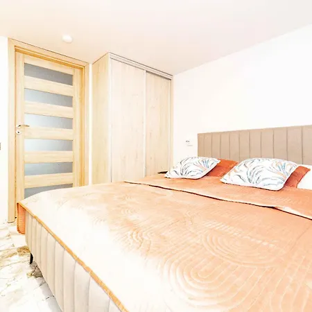 Oasis By The Sea, By Cohost * 팔랑가