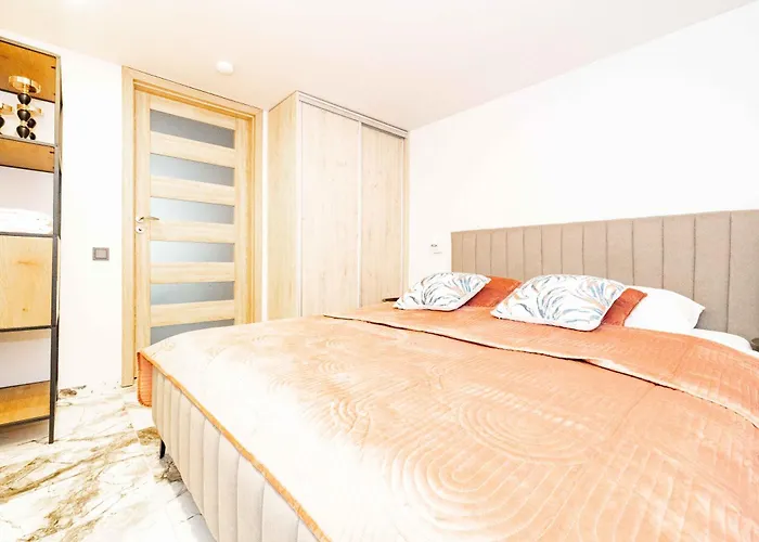 Oasis By The Sea, By Cohost * بالانغا