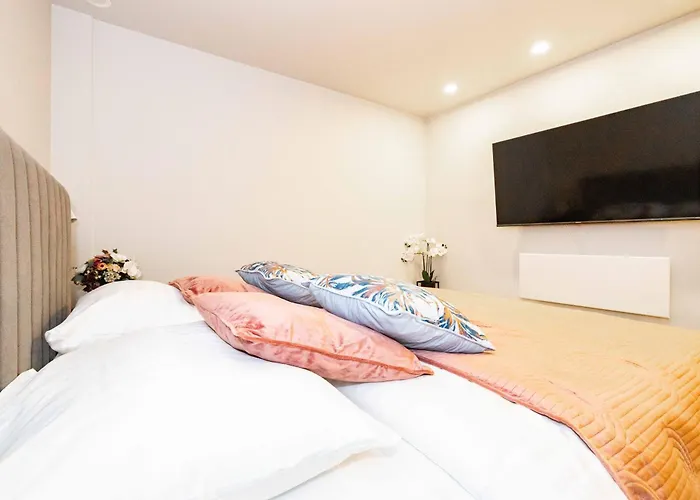 Oasis By The Sea, By Cohost Palanga